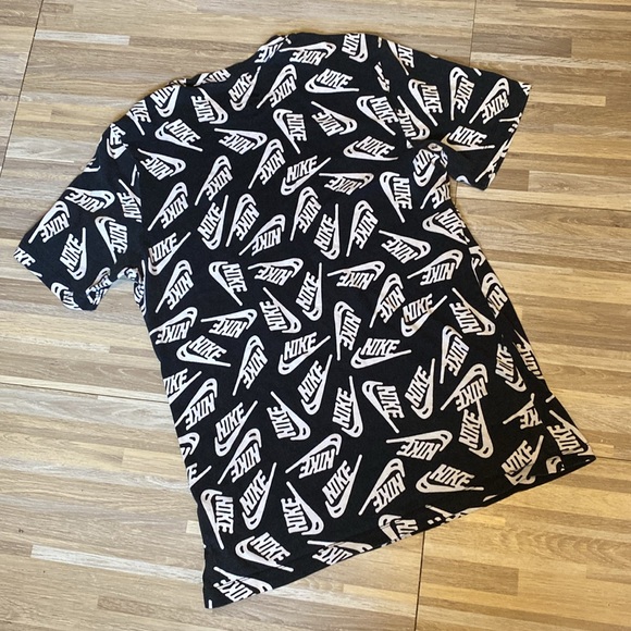 NIKE athletic short sleeve tee shirt size men’s small - Picture 7 of 9